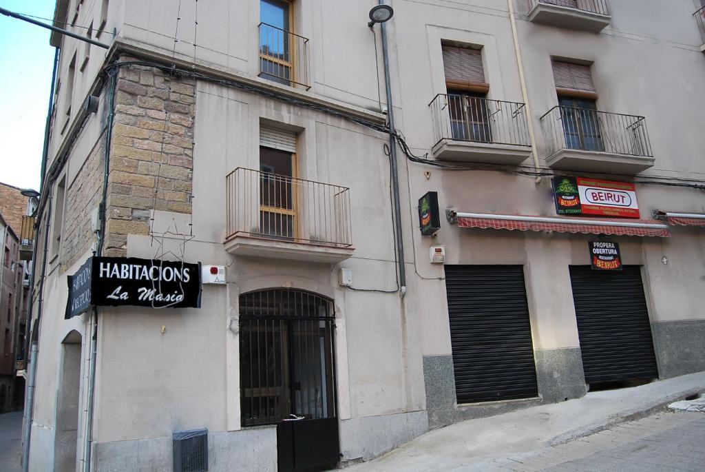 Hostal La Masia Манреса Экстерьер фото